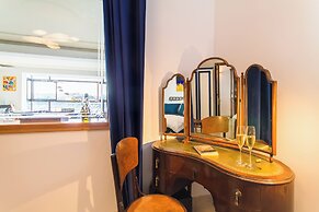 A Magnificent Sunny Seafront Apart Sliema