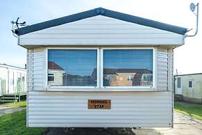Inviting 3-bed Caravan on Sand Le Mere, Tunstall
