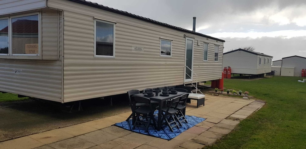 Inviting 3-bed Caravan on Sand Le Mere, Tunstall