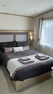 Immaculate 3-bed Lodge in Out Rawcliffe