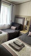 Immaculate 3-bed Lodge in Out Rawcliffe