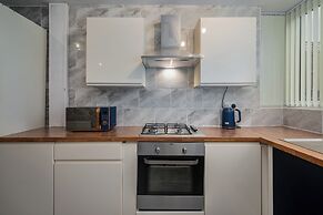 Immaculate 5-bed House in Leeds