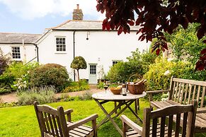 Blackbird Cottage Near Appledore
