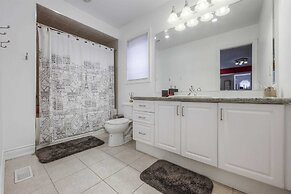 Spacious Family Haven: Modern 4-bedroom Luxury Home