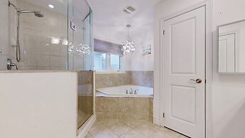 Spacious Family Haven: Modern 4-bedroom Luxury Home