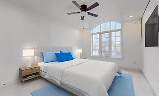 Spacious Family Haven: Modern 4-bedroom Luxury Home