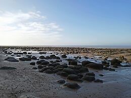 Caravan - Sleeps 8 - Pets Ok - Parking - Decking