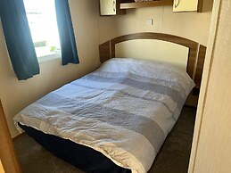 Caravan - Sleeps 8 - Pets Ok - Parking - Decking