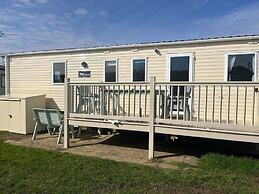 Caravan - Sleeps 8 - Pets Ok - Parking - Decking
