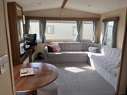 Caravan - Sleeps 8 - Pets Ok - Parking - Decking