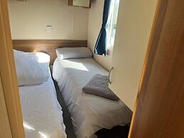 Caravan - Sleeps 8 - Pets Ok - Parking - Decking