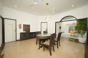 Bay Breeze Suites