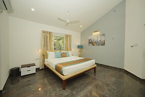 Bay Breeze Suites