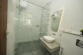 Bay Breeze Suites