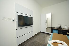 Bay Breeze Suites
