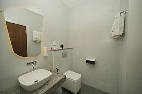 Bay Breeze Suites