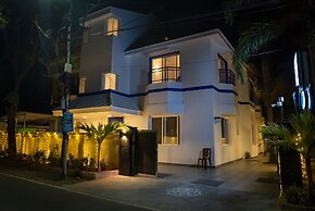 Bay Breeze Suites