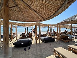 Sunshine Bay Suites