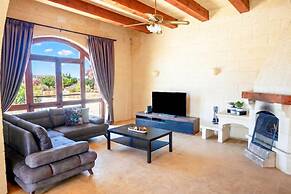 Nirvana Gozitan Villa & Pool