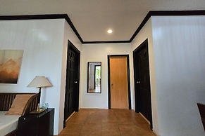 Grand Villa Laguna