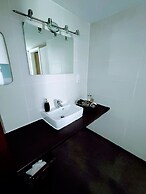 Room in Guest Room - Single Room With Shared Bathroom and Kitchen