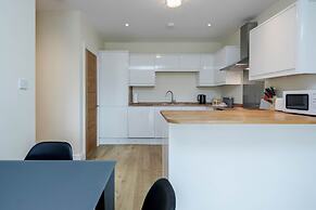 Luxury 2 Bedroom Apartments with Parking