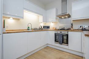 Luxury 2 Bedroom Apartments with Parking