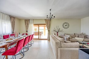 Hedonistic Vineyard Estate