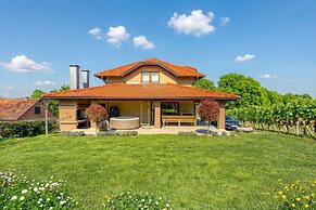 Hedonistic Vineyard Estate
