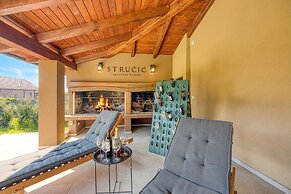 Hedonistic Vineyard Estate
