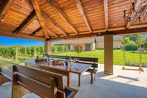Hedonistic Vineyard Estate
