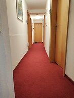 Room in Guest Room - Single Room With Shared Bathroom and Kitchen