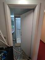 Room in Guest Room - Single Room With Shared Bathroom and Kitchen