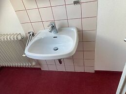Room in Guest Room - Single Room With Shared Bathroom and Kitchen