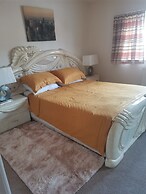 Beautiful 1-bed House in Manchester
