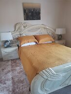 Beautiful 1-bed House in Manchester