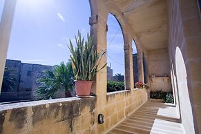 Ta' Nikola Farmhouse