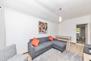 Peaceful 1BD Flat w/ Private Gardenrondebosch