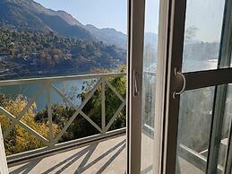 Hibiscus LakeView Hotel