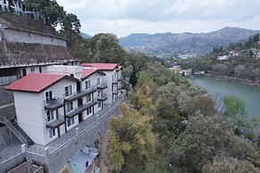 Hibiscus LakeView Hotel