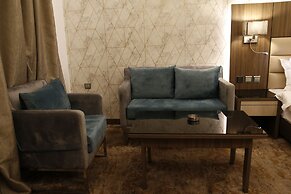 Dan Golden Hotel & Lounge