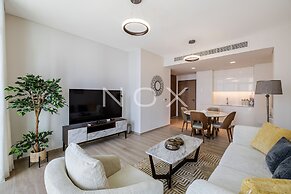 Modern 1BR 15th Floor Palace Residence