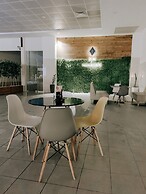 18th Floor Luxury Condo With Pool