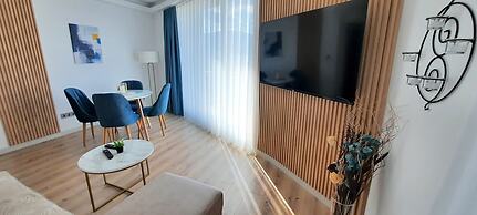18th Floor Luxury Condo With Pool