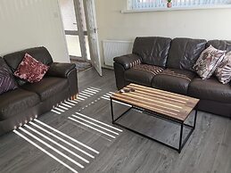 3bed Full House - Free Parking - Family Friendly!