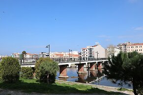 Aybek Ratio Hotel