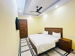 Roomshala 168 Startlight Suites
