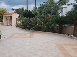 Sofie s Garden View Apartment