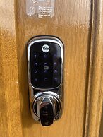 Spacious one Bedroom Apartment With Free Parking