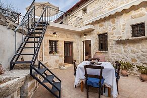 Traditional Stone House Rafael